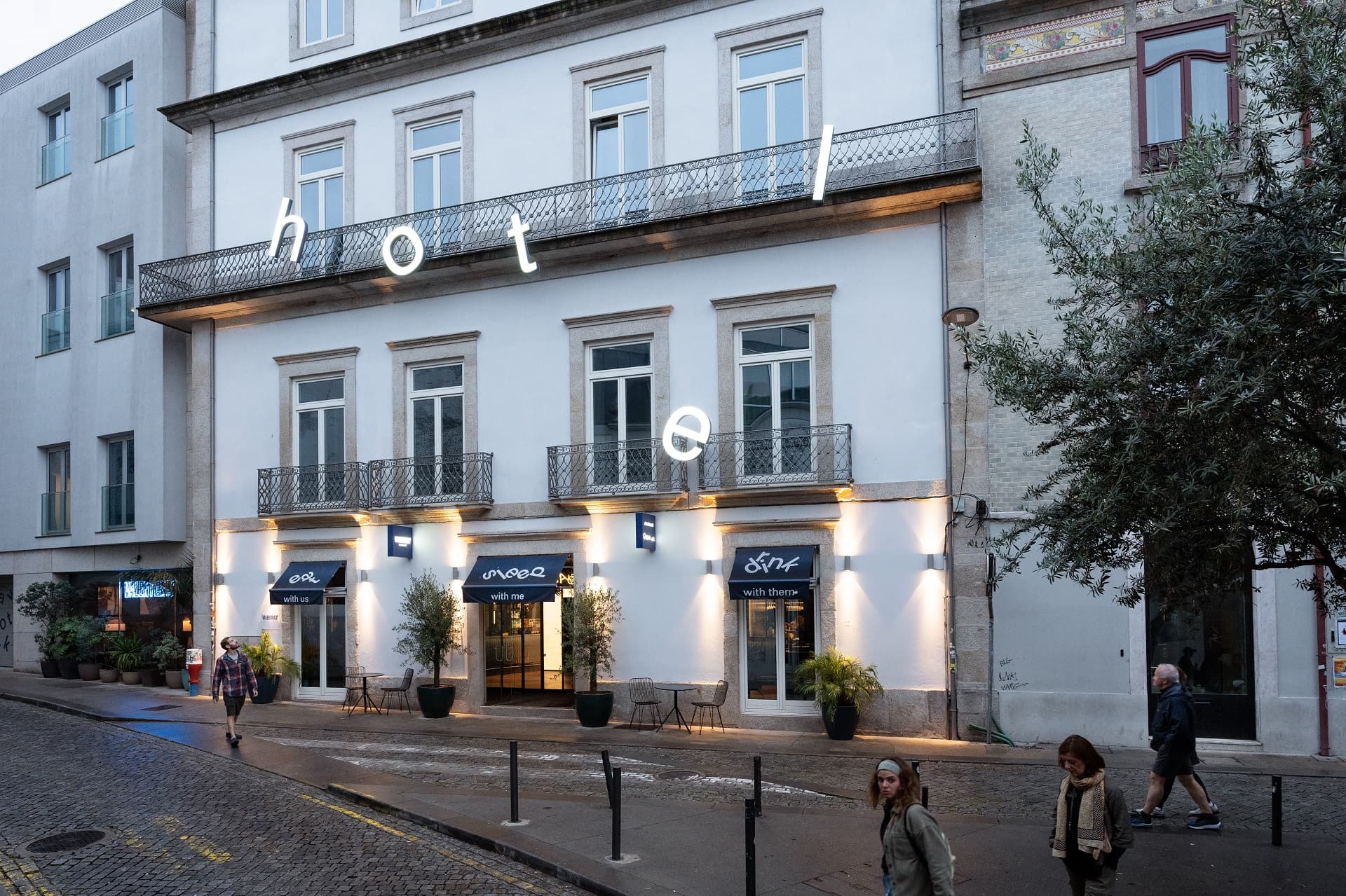 chic&basic Gravity — Oporto