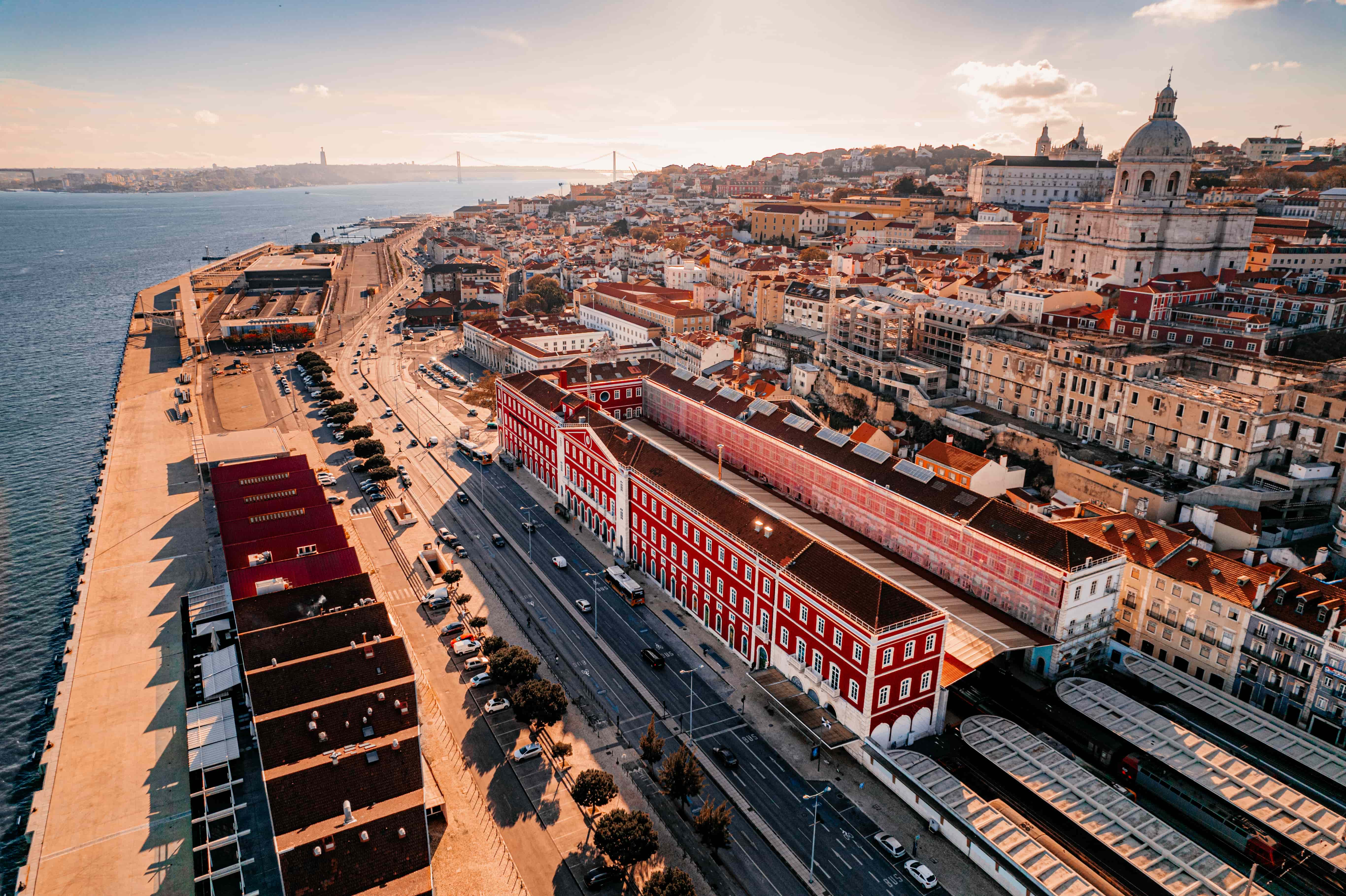 The Editory Riverside Santa Apolónia Hotel — Lisboa