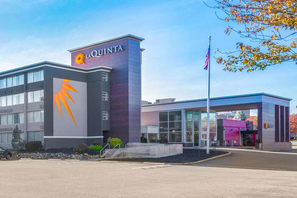 La Quinta Inn & Suites by Wyndham Clifton/Rutherford — Nueva York