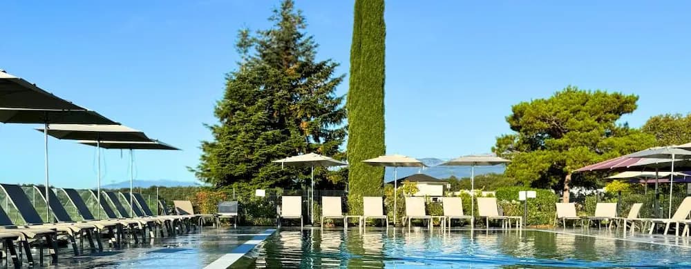 Everness Hotel & Resort — Ginebra
