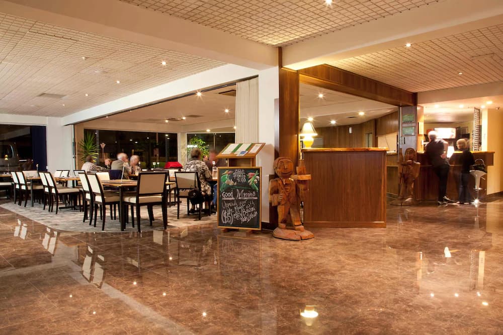 Auckland Airport Kiwi Hotel — Auckland