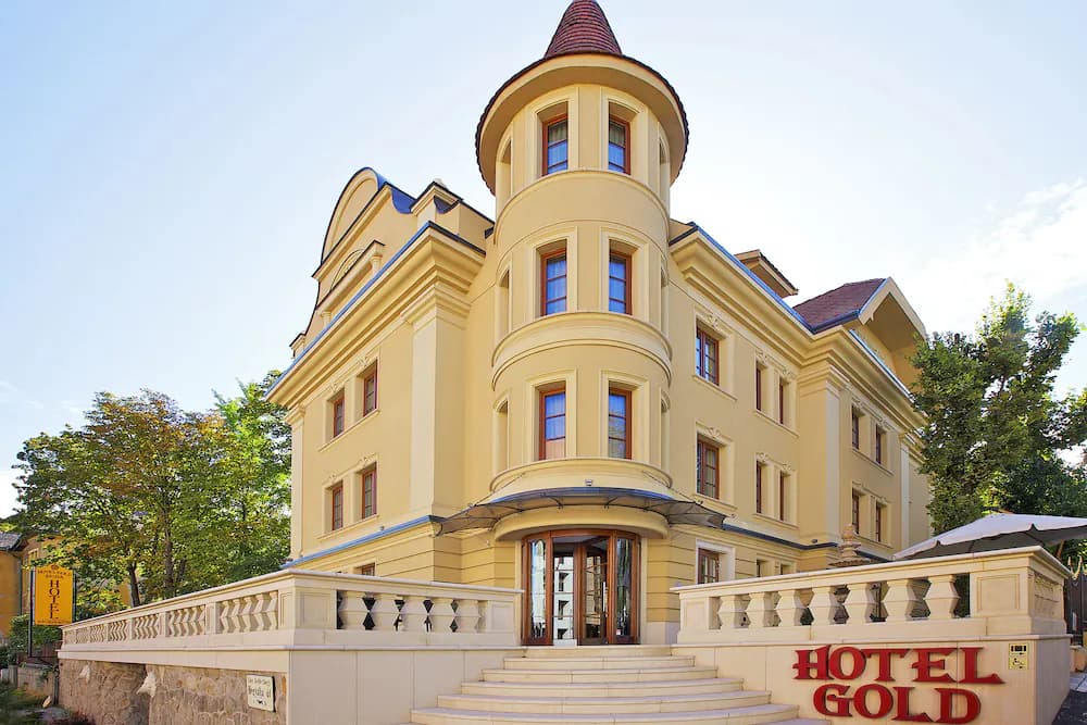 Gold Hotel Wine & Dine — Budapest