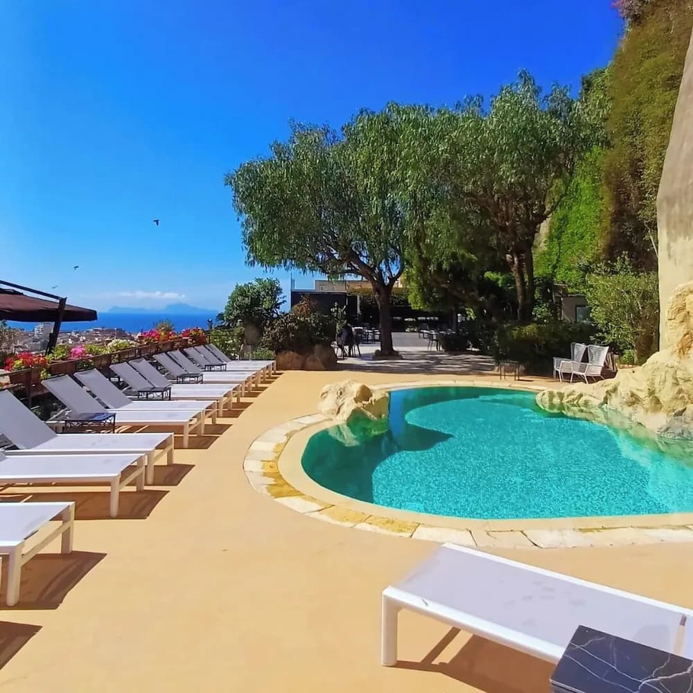 Hotel San Francesco al Monte — Nápoles