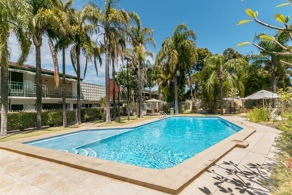 Flag Motor Lodge — Perth