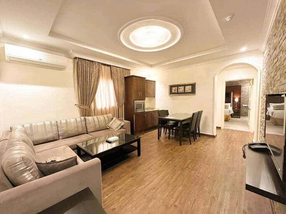 Loren Suites — Yeda