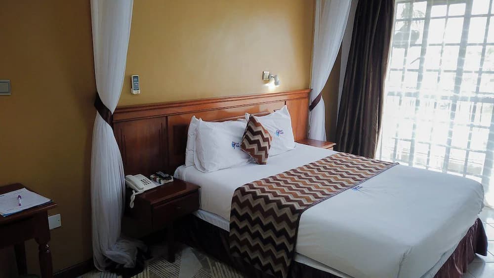 67 Airport Hotel — Nairobi