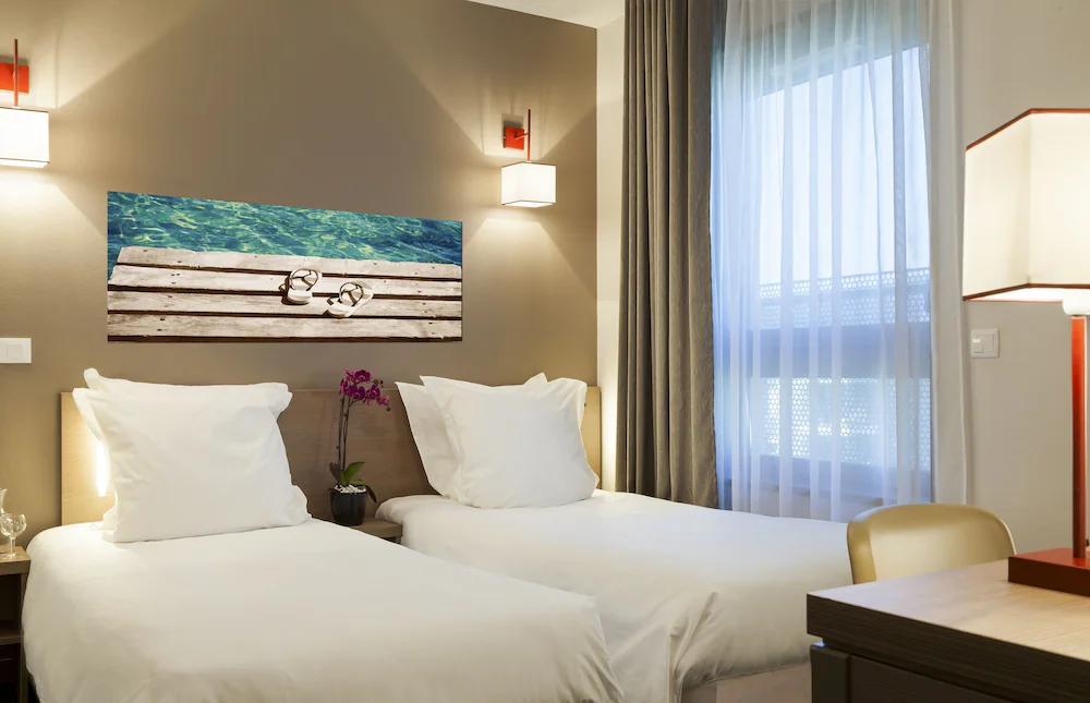 Nehô Suites Porte de Genève — Ginebra