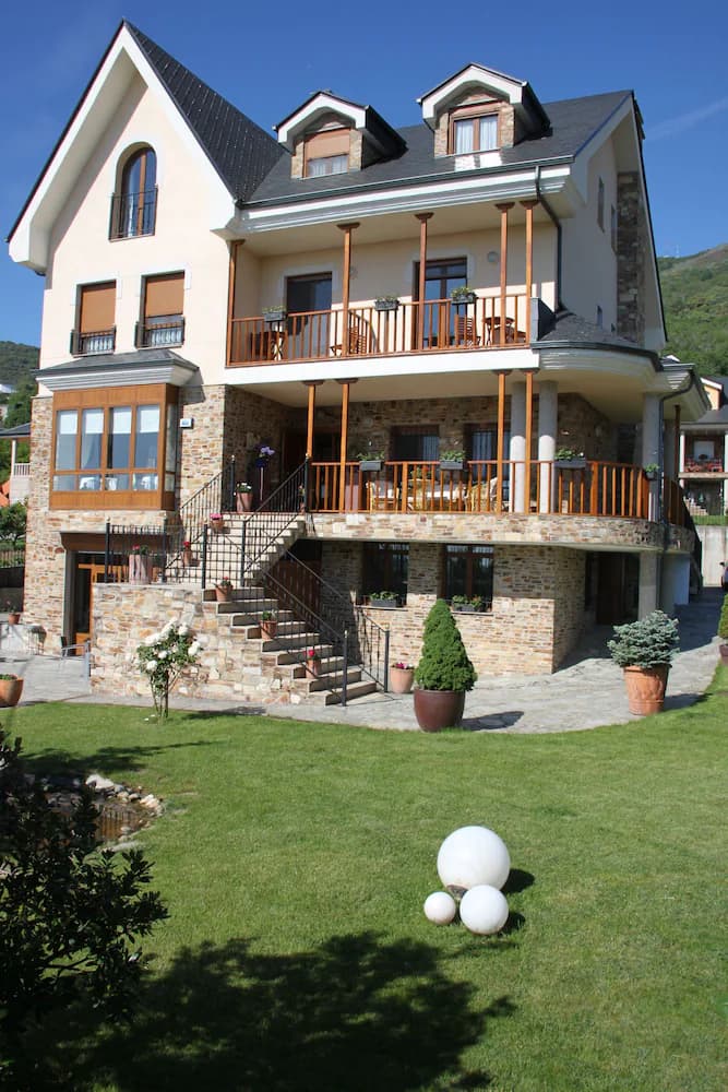 Hotel Rural VILLA MENCIA — León