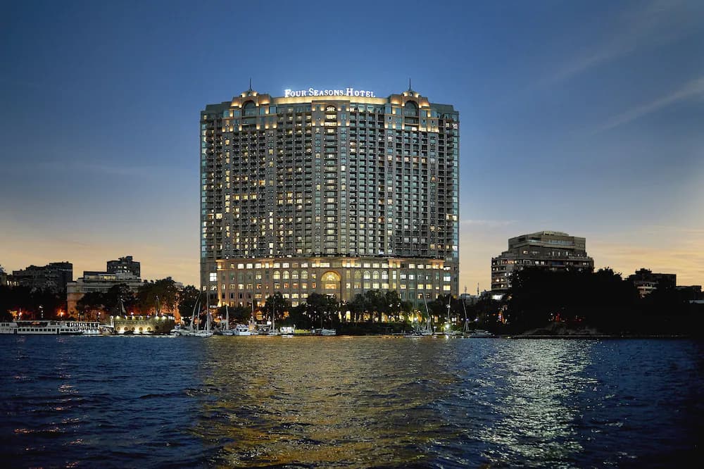 Four Seasons Hotel Cairo at Nile Plaza — El Cairo