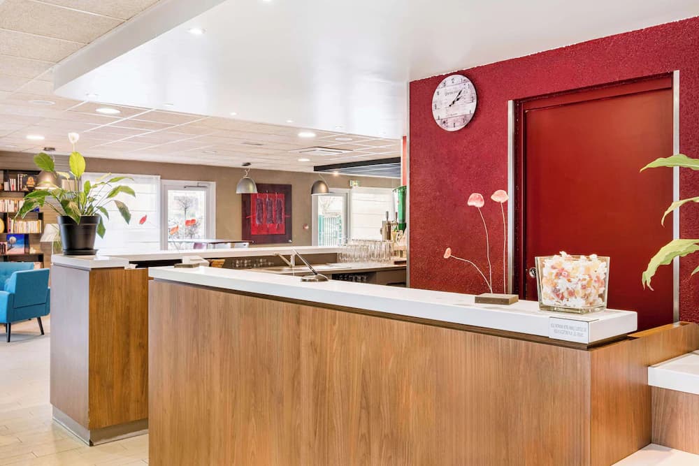 HOTEL CAMPANILE GENEVE — Ginebra
