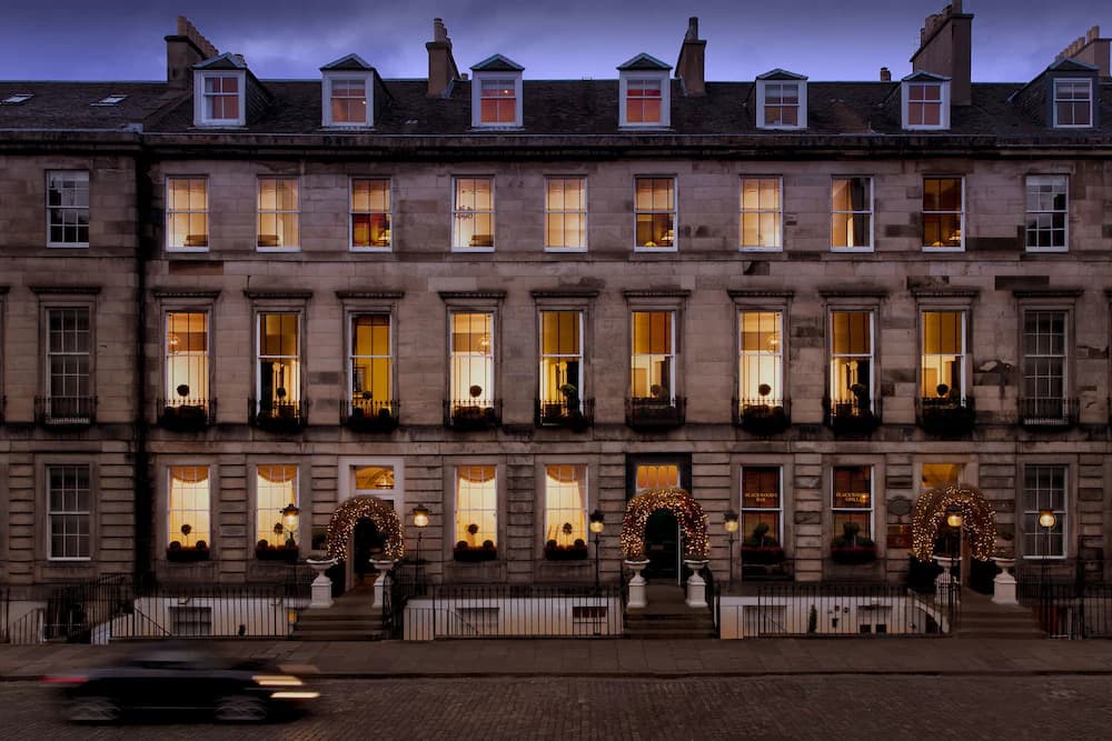 Nira Caledonia — Edimburgo