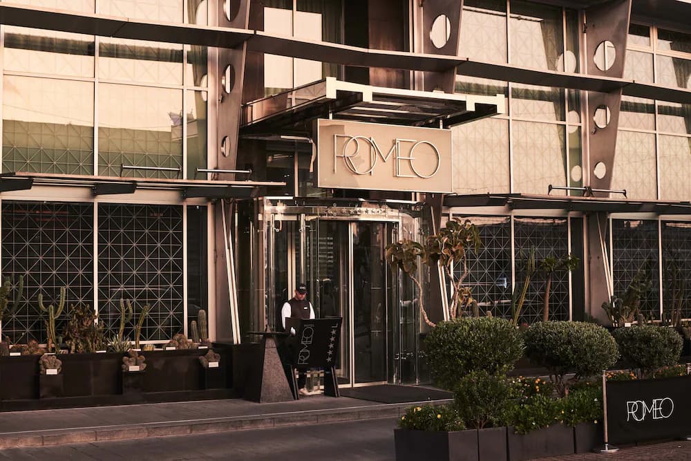 Romeo Hotel — Nápoles