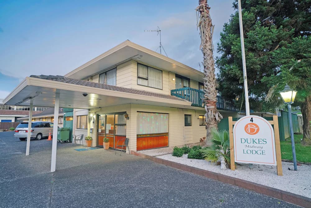 Dukes Midway Lodge — Auckland