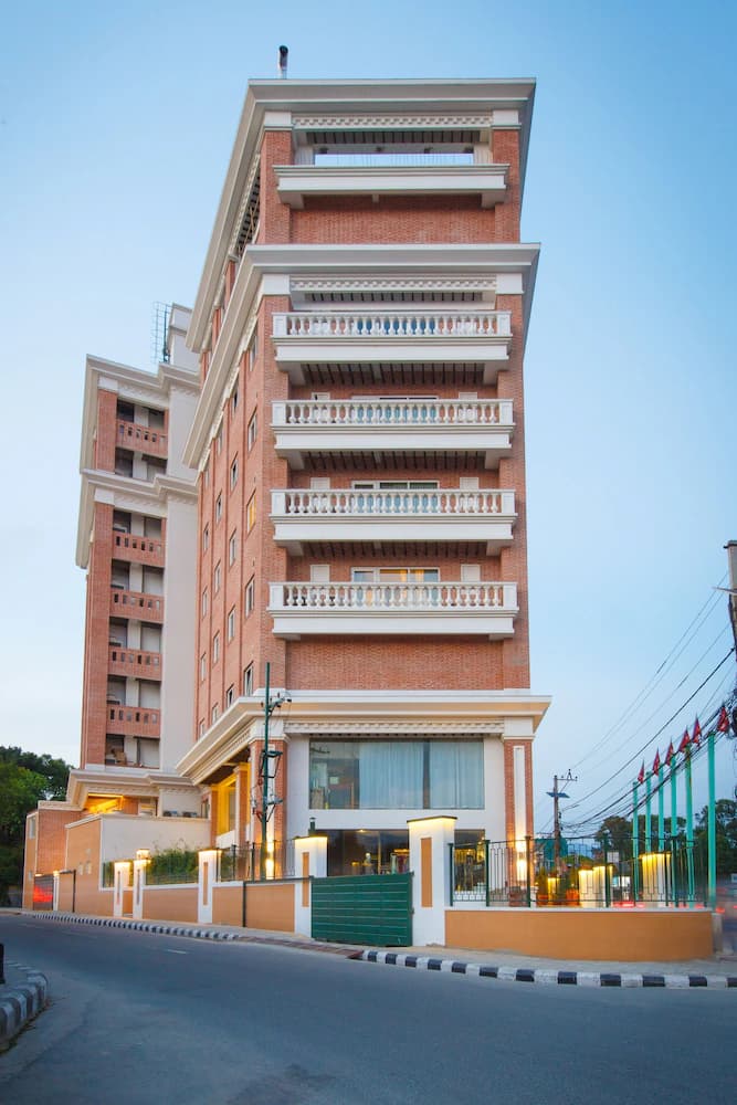 Hotel Ambassador, Lazimpat — Katmandú
