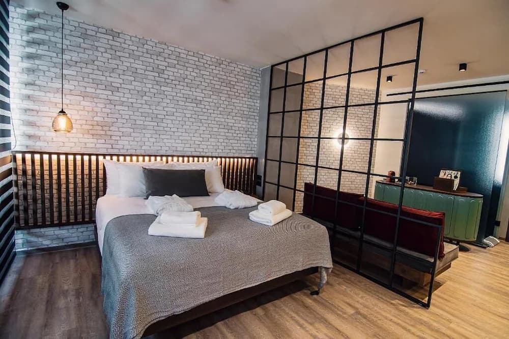 Project 3 Urban Chic Hotel — Atenas