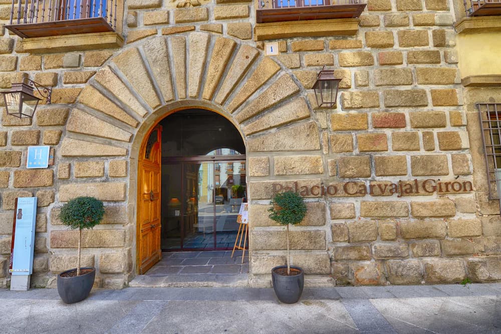 Hotel - Palacio Carvajal Girón — Plasencia