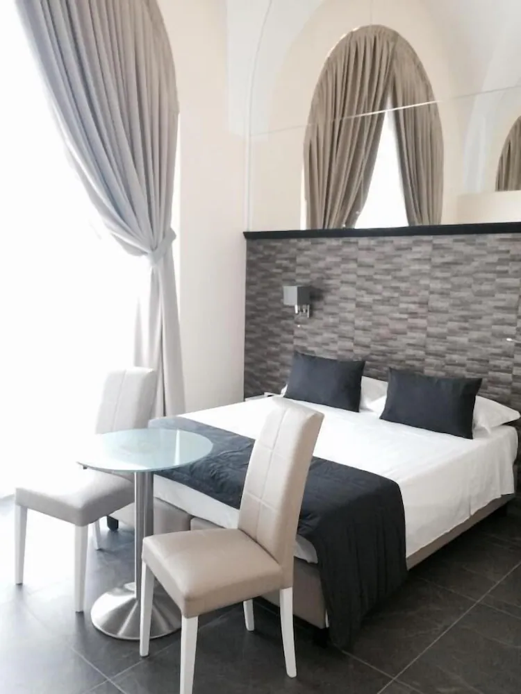 Boutique Hotel Piazza Carità — Nápoles