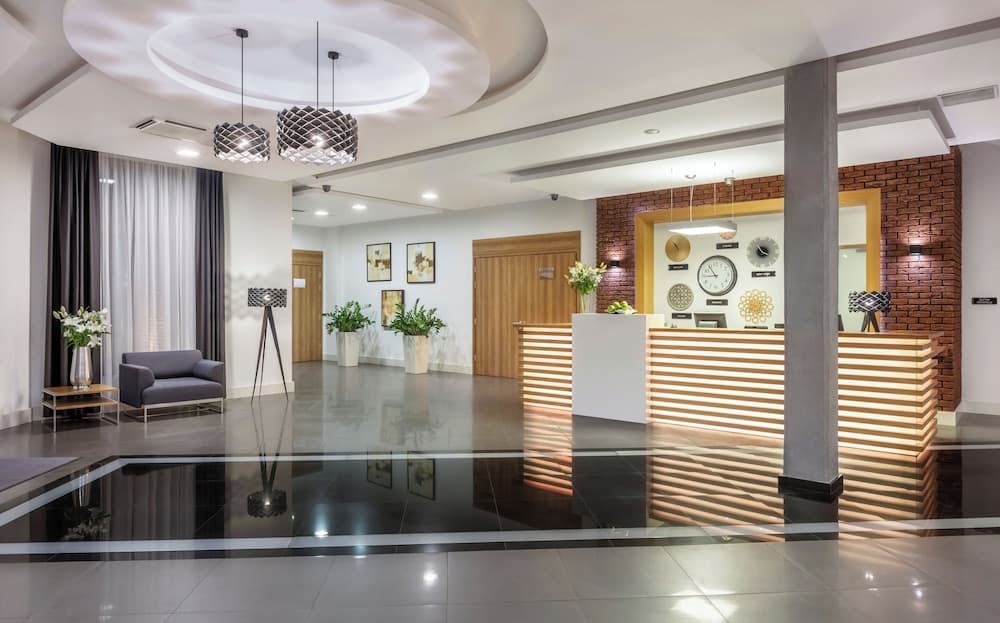 Mercure Wiazowna Brant — Varsovia